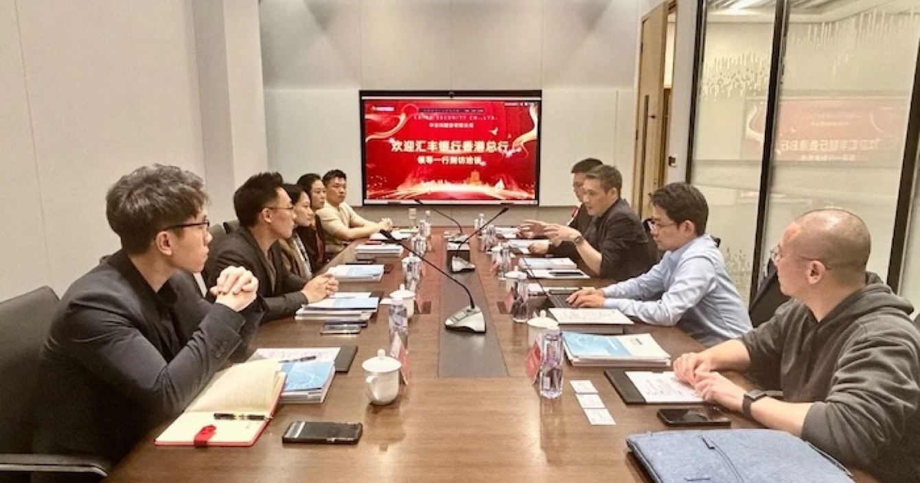 匯豐銀行香港總行領導一行到訪云頂國際yd2333科開展洽談