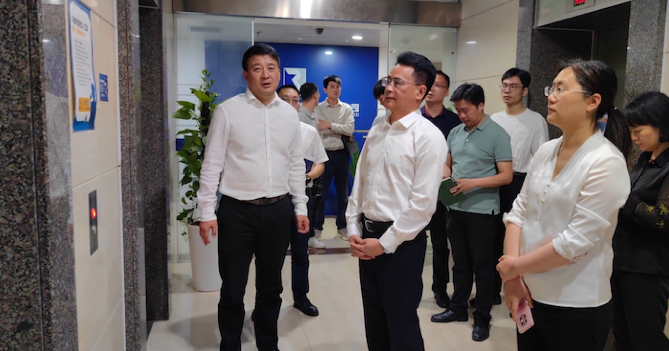 寧波市鄞州區政協主席鄭坤法一行蒞臨云頂國際yd2333科子公司浙江華和萬潤信息科技有限公司調研考察